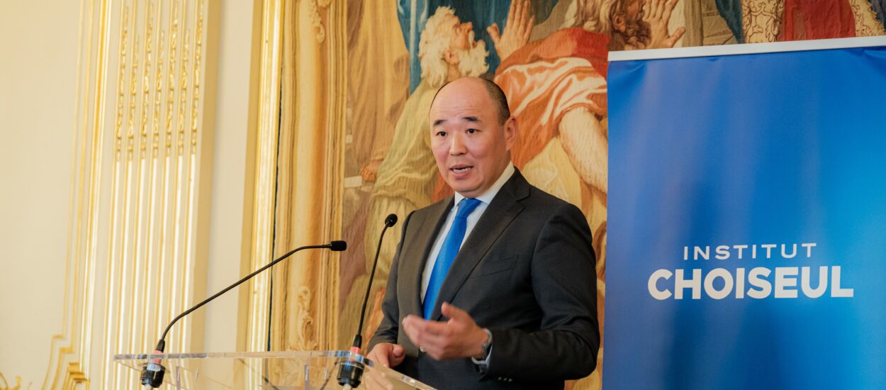 S.E. Kanat Sharlapaev, ministre de l’Industrie et de la Construction